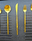 Set de 5 cubiertos dorados